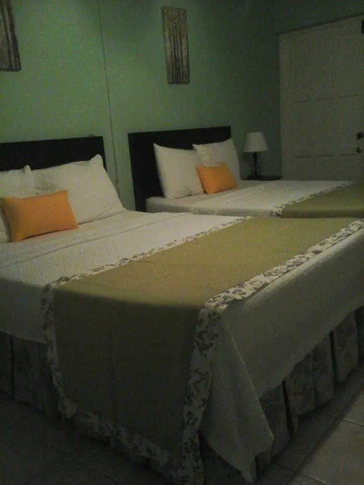 Paradise On The Rocks Negril 3*,