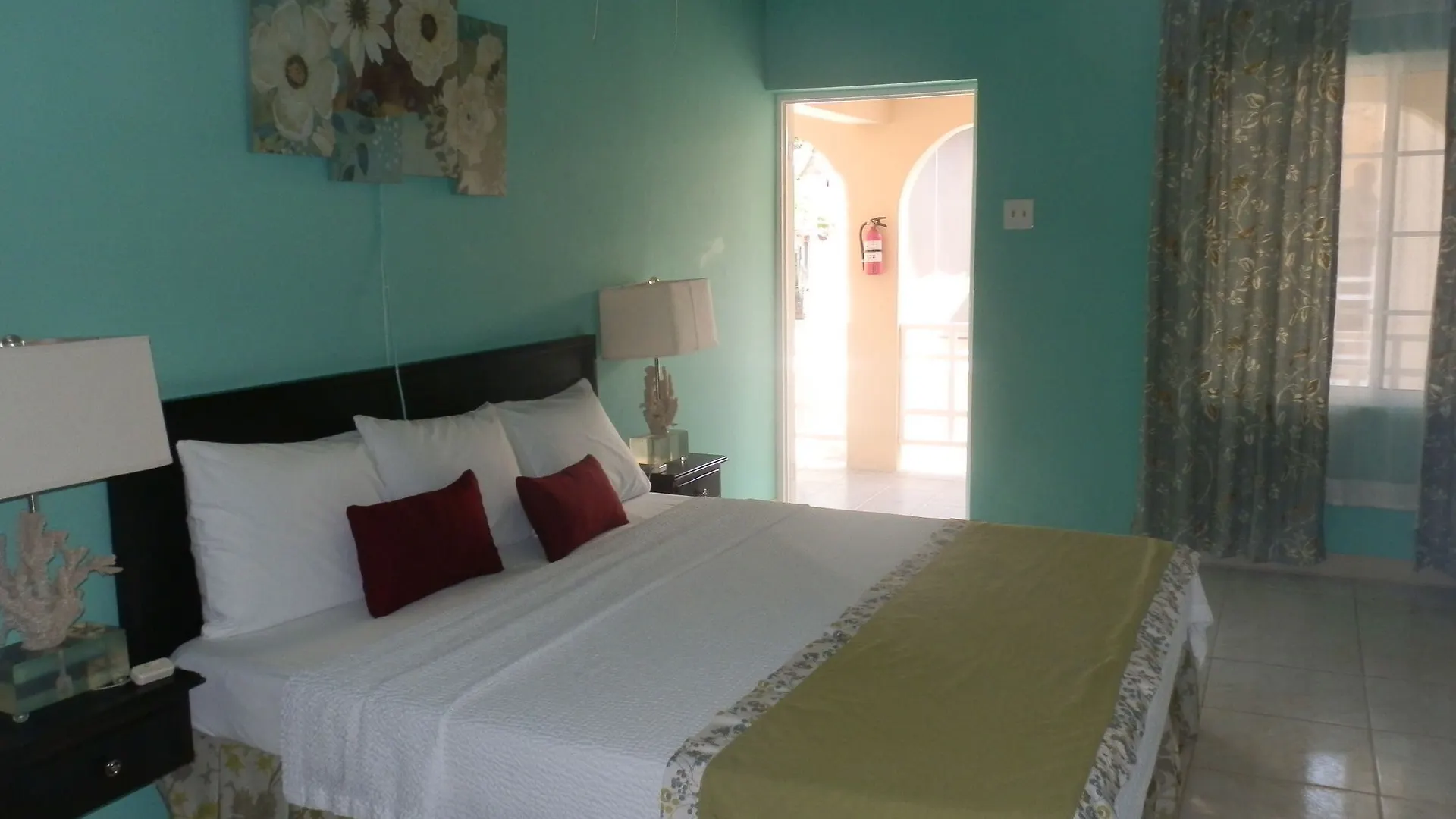 Paradise On The Rocks Negril