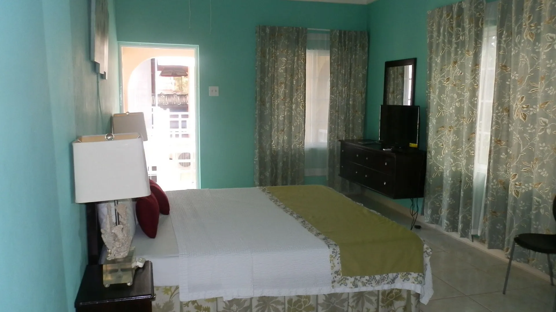 Paradise On The Rocks Negril